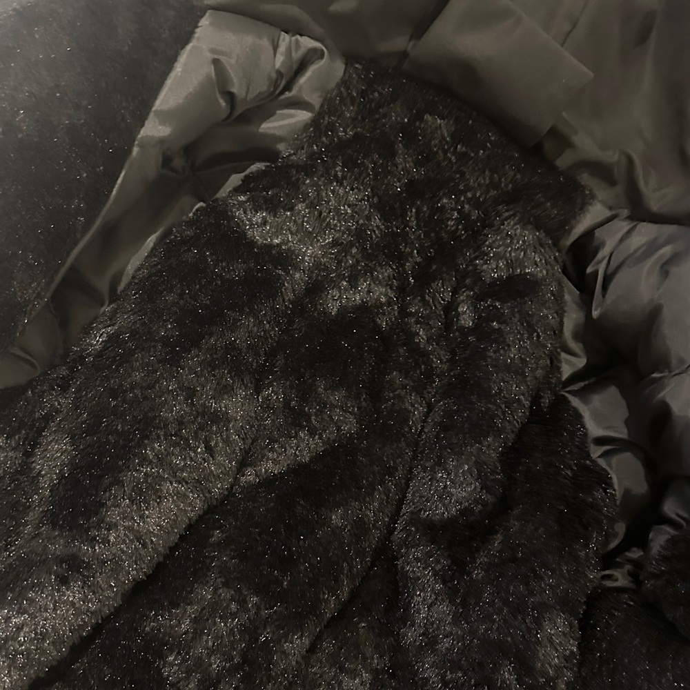 BNWOT Black Faux Fur-Trimmed Hooded Jacket - Picture 3 of 4